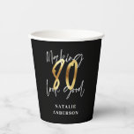 黒モダン金ゴールド80th birthday party 紙コップ<br><div class="desc">80歳モダンの誕生日タイポグラフィブラックと金ゴールド効果の誕生日パーティーウェア。スクリプトモダン文字スタイリッシュエレガントデザイン。名前は編集可能。コレクションの一部。</div>