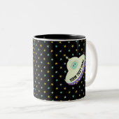 黒モダン飛んでいるのソーサーと星 ツートーンマグカップ (正面右)