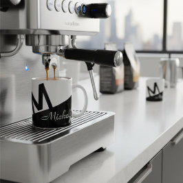 黒モノグラムのスタイリッシュ色と白のブロック コーヒーマグカップ