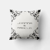 黒モノグラムのフローラ枠 クッション (裏面)
