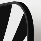 黒モノグラムの白スターバストストライプの ピックルボールラケット (左詳細)