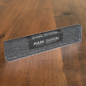 黒モノグラムの花崗岩パターン デスクネームプレート (側面)