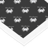 黒モノグラムの蟹の海航海の岸 ショートテーブルランナー (コーナー)