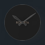 黒ユニークモダングレー独自の名前を追加 ラウンド壁時計<br><div class="desc">ミニマルで魅力的なシンプルデザインを探してる？人々の注意を正しく引き付けるだろう遠くにが、あまりにも複雑ではない、このデザインはあなたのためである。</div>