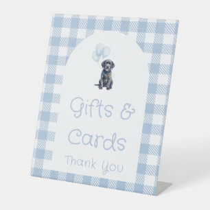 黒ラブラドールの子犬 青いベビーシャワーのギフトとカード  台座サイン