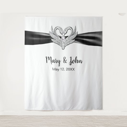 黒リボンシルバー白鳥の結婚式バックドロップ タペストリー (正面)