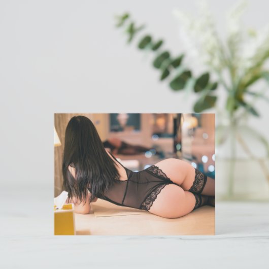 黒レースの美しい女性の写真はがき ポストカード (スタンド正面)