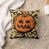 黒不気味い背景で燃えるカボチャ クッション (ブランケット)