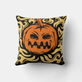 黒不気味い背景で燃えるカボチャ クッション (裏面)