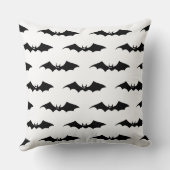 黒不気味こうもりパタ飛んでいるーン クッション (裏面)