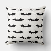 黒不気味こうもりパタ飛んでいるーン クッション (正面)
