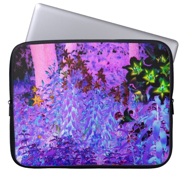 黒不気味と深紅のリリガーデンランドスケープ ラップトップスリーブ (正面)