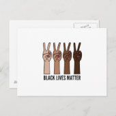 黒人の命が問題になり、女性の手が平和の印を持つ ポストカード (正面/裏面)