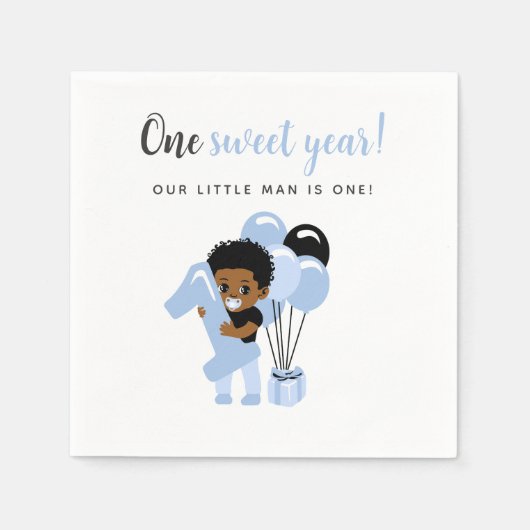 黒人の男の赤ちゃんと青い風船の1歳の誕生日 スタンダードカクテルナプキン (正面)