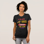 黒人女性が話しています。聞いて学んでください Tシャツ (正面フル)