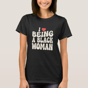 黒人女性であることを愛する グルービーなプライドデザイン Tシャツ