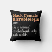黒人女性の微生物学者のおもしろい定義 クッション (正面)
