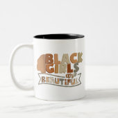 黒人女性は美しいアフロ人女性だ ツートーンマグカップ (左)