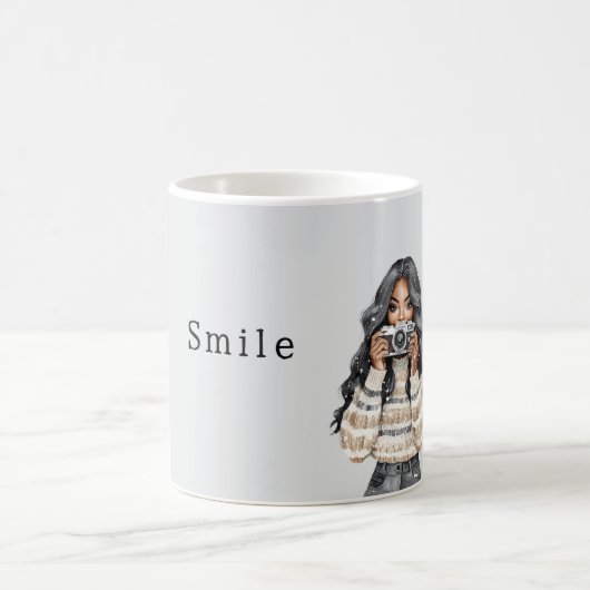 黒人女性セーター笑顔カメラ コーヒーマグカップ (中央)