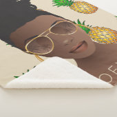 黒人女性，金ゴールドの色合い，パイナップルパターン，ベージュ シェルパブランケット (3/4)