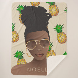 黒人女性，金ゴールドの色合い，パイナップルパターン，ベージュ シェルパブランケット