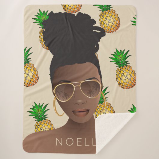 黒人女性，金ゴールドの色合い，パイナップルパターン，ベージュ シェルパブランケット (正面)