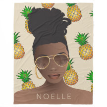 黒人女性，金ゴールドの色合い，パイナップルパターン，ベージュ