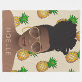 黒人女性，金ゴールドの色合い，パイナップルパターン，ベージュ フリースブランケット (正面(横))