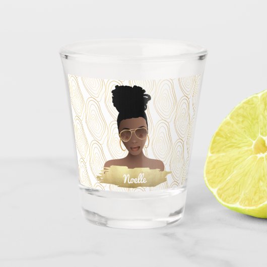 黒人女性、金ゴールド抽象芸術図形、白 ショットグラス (正面)