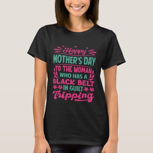 黒人家庭の女性に幸せな母の日 Tシャツ (正面)