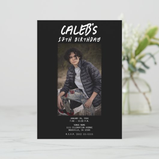 黒写真ミニマル写真誕生日パーティー 招待状 (スタンド正面)