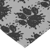 黒動揺して絵を描(ばちゃばちゃ)跳ねるドッグポープリント ロングテーブルランナー (コーナー)