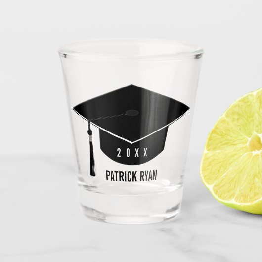 黒卒業キャップ年モノグラム名 ショットグラス (正面)