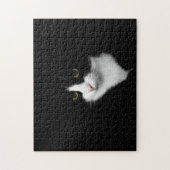黒地にいる難解な黒白の猫 ジグソーパズル (縦)