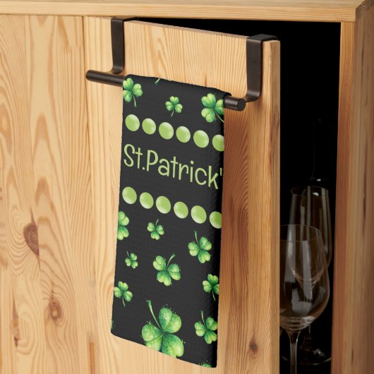 黒地にウォーターカラーのシャムロック St. Patrick's Day キッチンタオル (三つ折り)