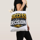 黒地にゴールドのタイポグラフィ「SUCCESS」 トートバッグ (クローズアップ)