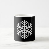 黒地にモノグラムと大きな白い雪の結晶 コーヒーマグカップ (中央)