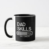 黒地に白文字で「Dad Skills 70% Complete」 マグカップ (左)
