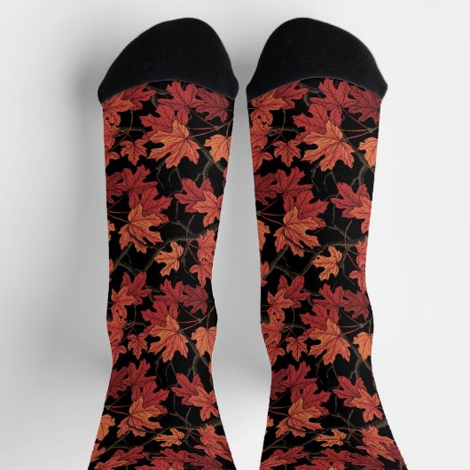 黒地に紅葉したカエデの葉 ソックス (上部)