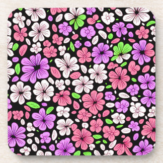 黒地に紫とピンクの花と花びらのパターン コースター