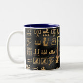 黒地に金色のエジプト象形文字イニシャル ツートーンマグカップ (左)