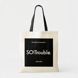 黒地にSO!Troubleロゴとタグライン トートバッグ