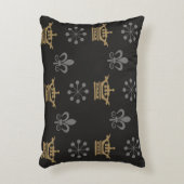 黒壁紙の金の冠、継ぎ目のない模様 アクセントクッション (正面(垂直))
