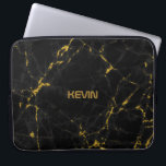 黒大理石のテクスチャ金ゴールドアクセント ラップトップスリーブ<br><div class="desc">黒いエレガント大理石のテクスチャプリントのイメージと金ゴールドアクセント。カスタマイズ可能なモノグラム</div>