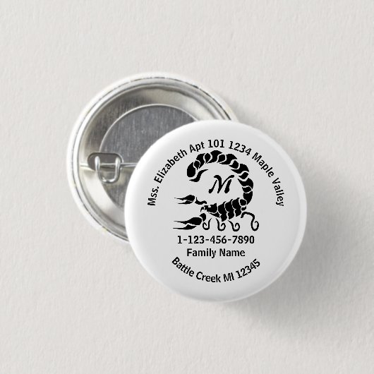 黒失ったスコーピオンモノグラムファミリーホームアドレス 缶バッジ (正面&裏面)