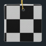 黒市松模様に白の正方形またはカスタム セラミックオーナメント<br><div class="desc">クロス市松模様にカット効果のクラシックパターンでモノトーンの灰色のスタイルを持つ四角いタイル！色カスタマイズか！このカスタマイズデザインの背景色！独自の背景色を選択するにクリックは、青い「デザインを編集」ボタン。デザイン領域で、画面の横にあるレイヤ離れパネルを探す。各クリックレイヤのレイヤパネルの「背景」ボックスの横にある「追加」または「編集」アイテムに複数の側面がある背景もし領域をすべて変更する！</div>