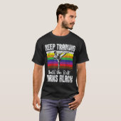 黒帯になるまでトレーニングを続ける - Tシャツ (正面フル)