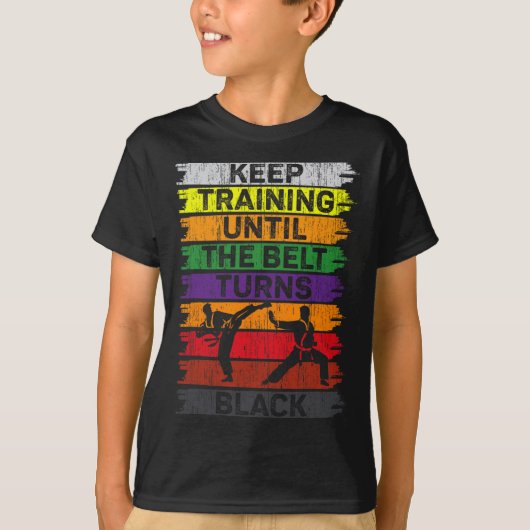 黒帯になるまで訓練を続けろ 空手 ボー Tシャツ (正面)
