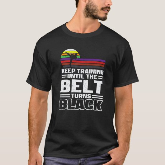 黒帯になるまで訓練を続けろ 空手 Tシャツ (正面)