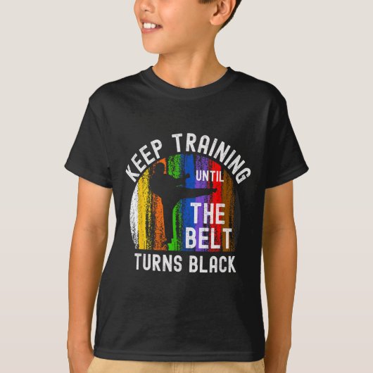 黒帯になるまで訓練を続けろ 空手 Tシャツ (正面)
